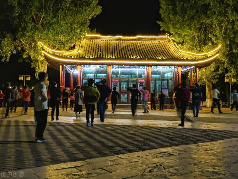 73岁大爷:老人真的不能去跳广场舞,那些女人都不是省油的灯