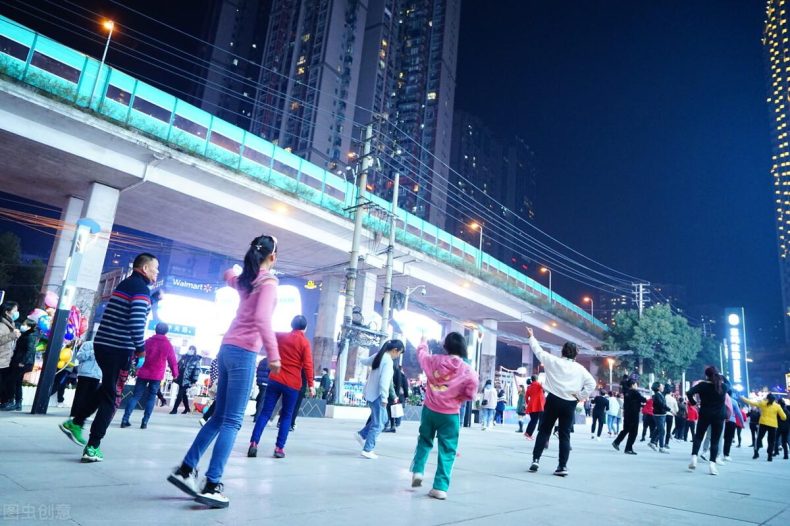 73岁大爷:老人真的不能去跳广场舞,那些女人都不是省油的灯