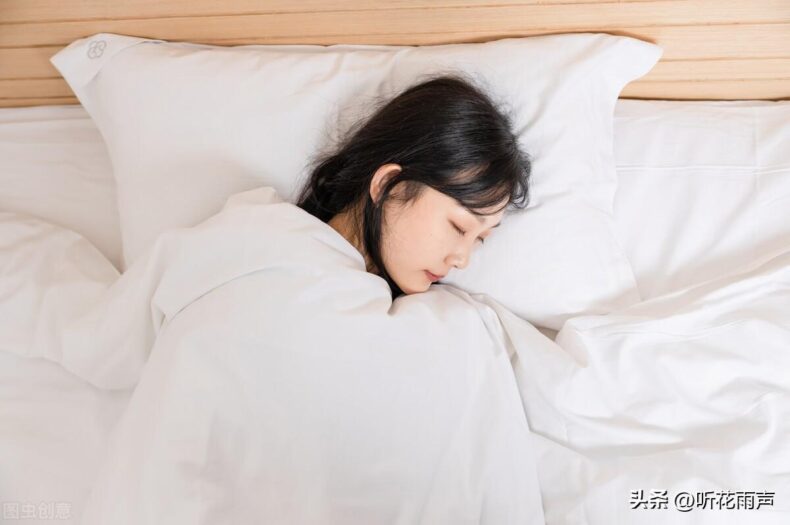 女人主动给你发这类信息时,就说明她想你了