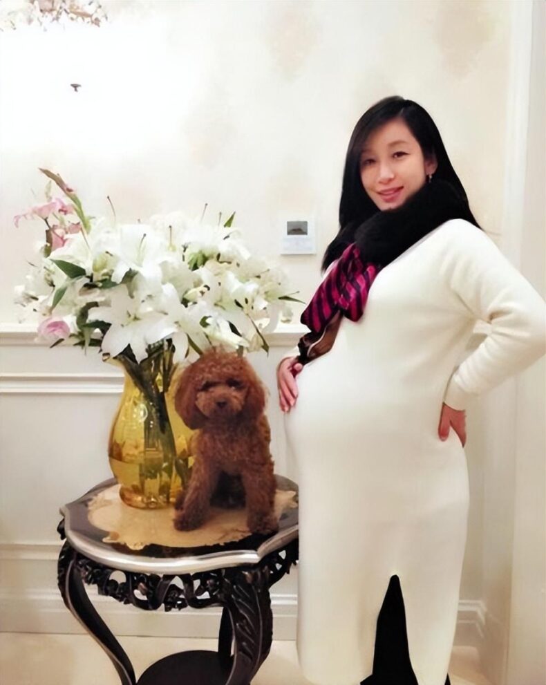 “西北硬汉”王新军，43岁二婚娶秦海璐，8年为爱甘当煮夫