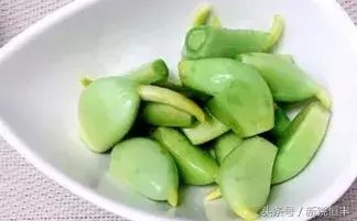 腊八蒜为什么是绿色的,附大蒜变色的原理示意图丨科普